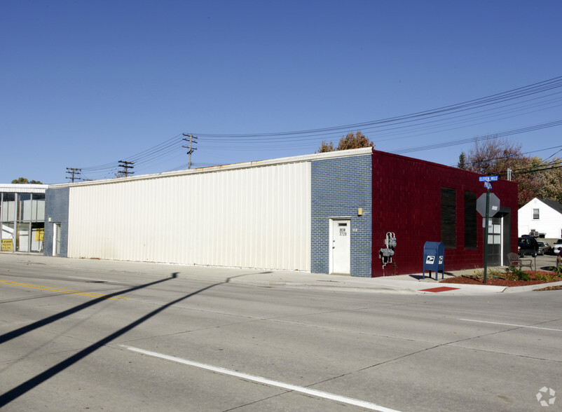 3708-3750 11 Mile Rd, Berkley, MI for lease - Primary Photo - Image 3 of 4