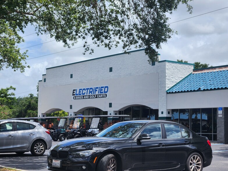 3993 Tyrone Blvd N, Saint Petersburg, FL for lease - Building Photo - Image 1 of 3