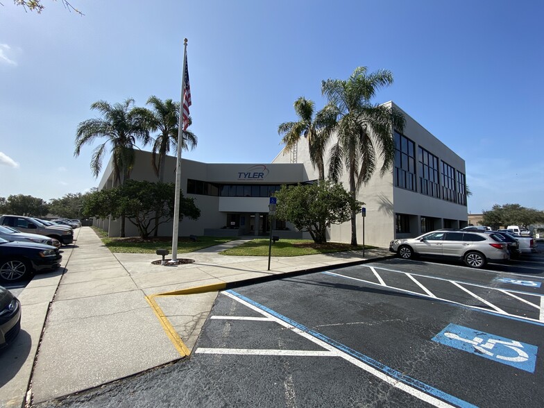 4625 East Bay Dr, Clearwater, FL for lease - Building Photo - Image 3 of 10