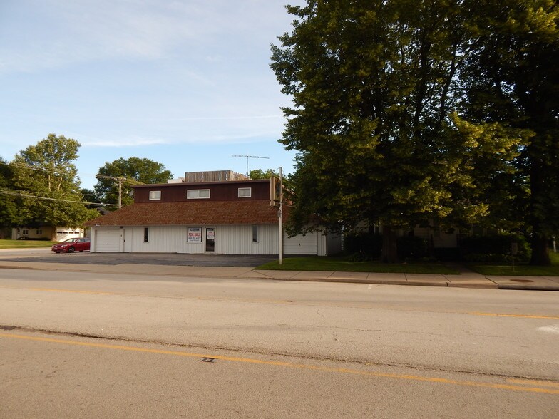 272 W Lincoln Ave, Hinckley, IL 60520
