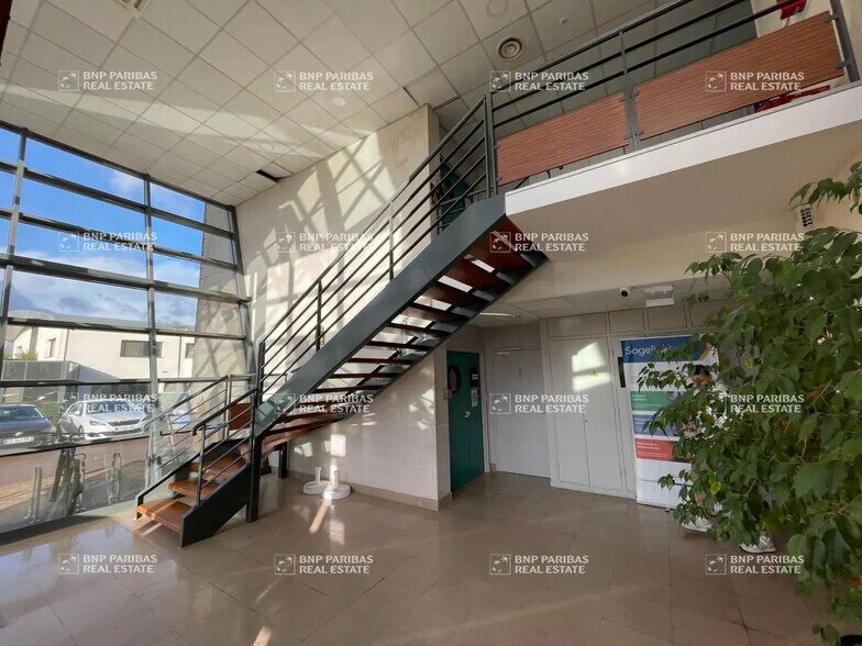 94 Rue Louis Blériot, Bois-Guillaume for lease - Lobby - Image 3 of 9