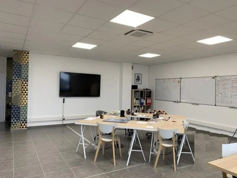 Office in Rennes for lease - Interior Photo - Image 2 of 3