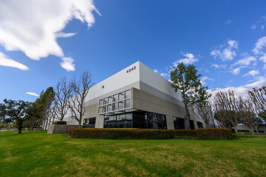 4340 Eucalyptus Ave, Chino, CA for lease - Building Photo - Image 2 of 9