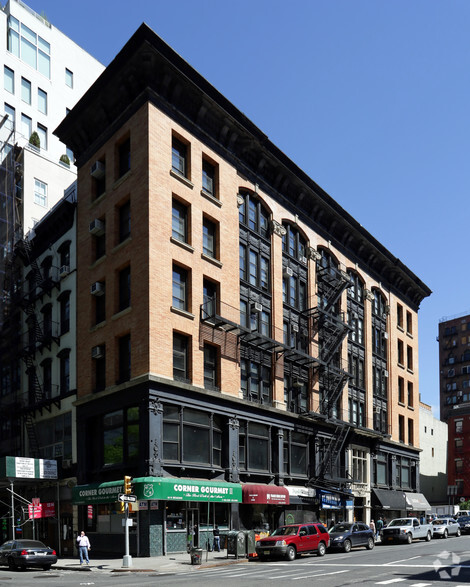 66 W Broadway, New York, NY for lease - Primary Photo - Image 1 of 12