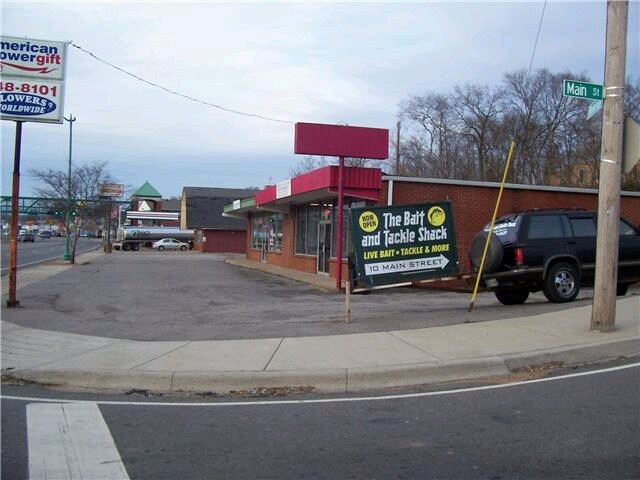 211 N Riverside Dr, Clarksville, TN for sale - Primary Photo - Image 1 of 3