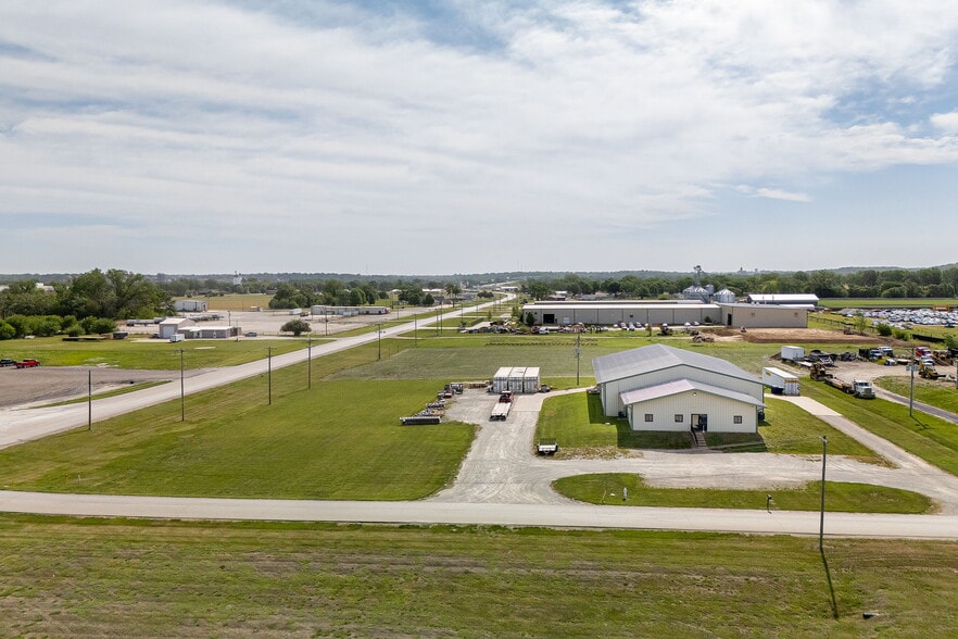 801 Woodsdale Rd, Elwood, KS for sale - Building Photo - Image 2 of 27