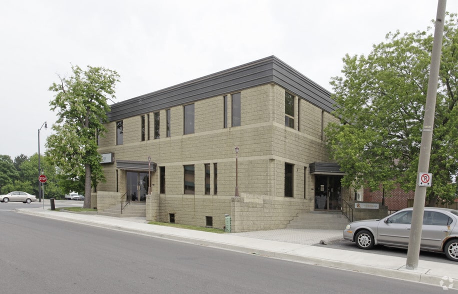 181 Queen St E, Brampton, ON for sale - Building Photo - Image 2 of 8