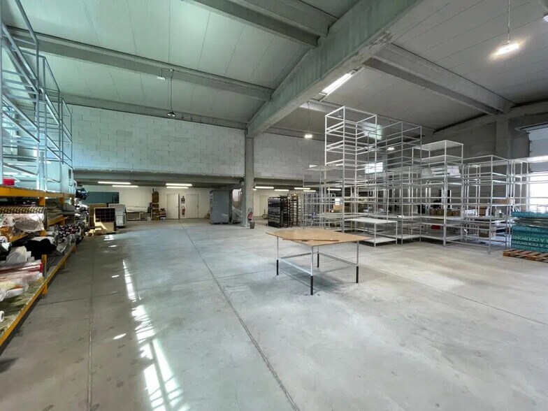 Office in Hyères for lease - Interior Photo - Image 2 of 5