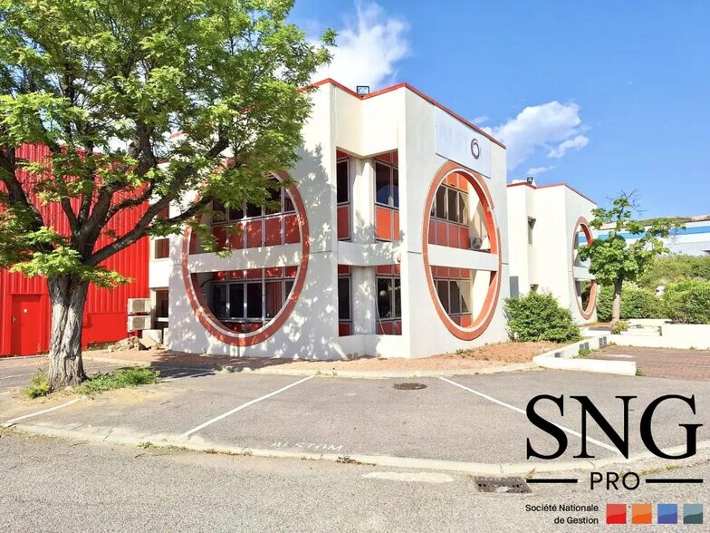 Industrial in Vitrolles for lease - Building Photo - Image 3 of 12