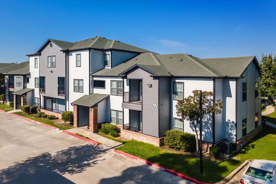 15116 Mesa Dr, Humble, TX for sale - Primary Photo - Image 1 of 1