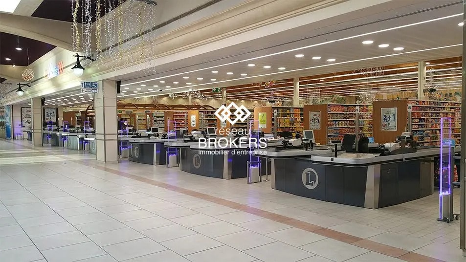 Retail in Les Angles for lease Interior Photo- Image 1 of 3