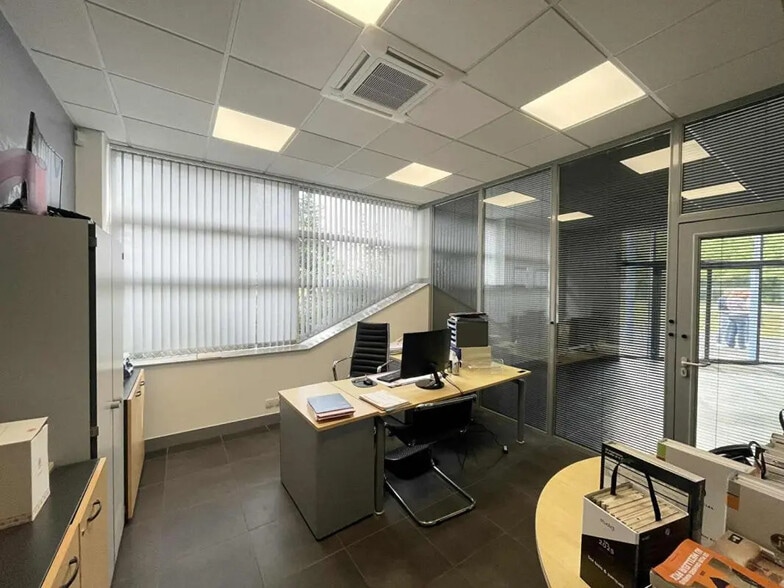 Office in Creil for lease - Building Photo - Image 3 of 7