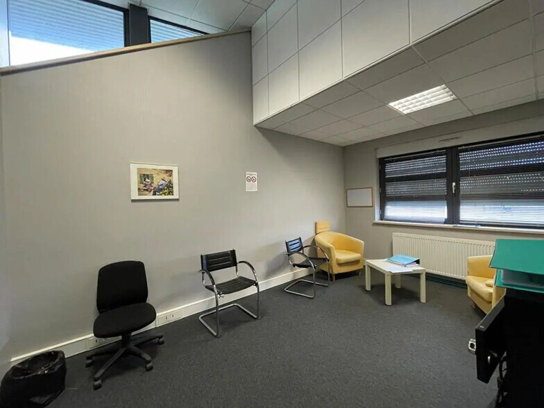 Flex in L'HOPITAL for lease - Interior Photo - Image 3 of 12