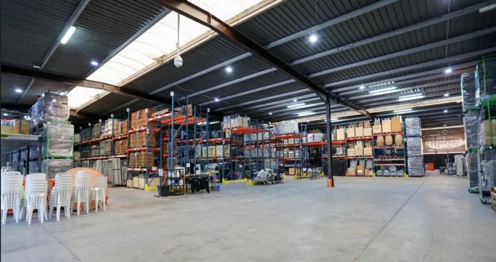 1 Rue De La Lucarne Saint Lazare, Saint-Witz for lease - Building Photo - Image 3 of 9