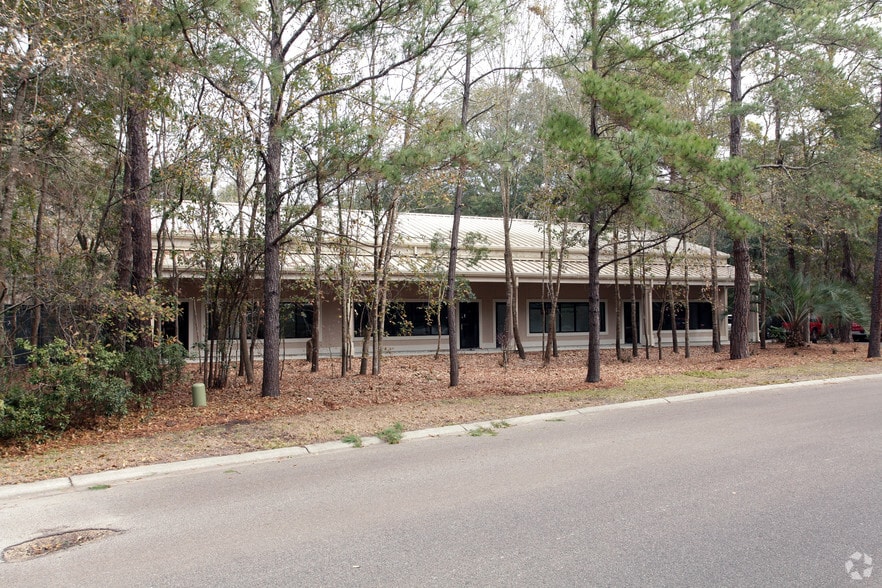70 Capital Dr, Hilton Head Island, SC for lease - Building Photo - Image 2 of 15