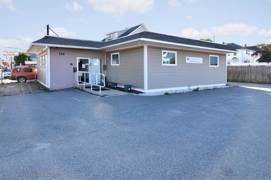 139 Benefit St, Pawtucket, RI for sale - Building Photo - Image 1 of 1
