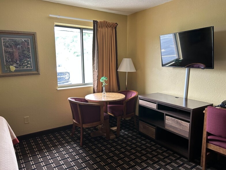 299 Adena Dr, Newcomerstown, OH for sale - Building Photo - Image 2 of 25