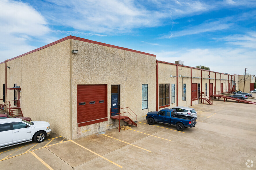 5400 Airport Fwy, Haltom City, TX for sale - Primary Photo - Image 1 of 1