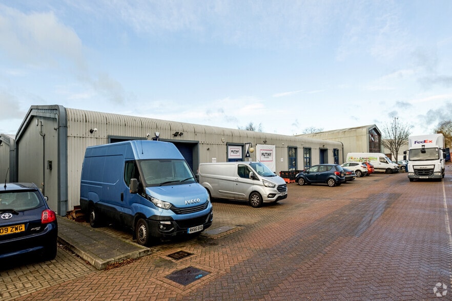 13-15 Boundary Business Court, Mitcham for lease - Building Photo - Image 2 of 4