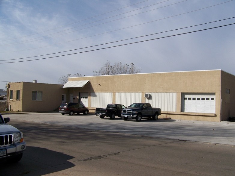 1814 E Ave NE, Cedar Rapids, IA for lease - Building Photo - Image 1 of 10