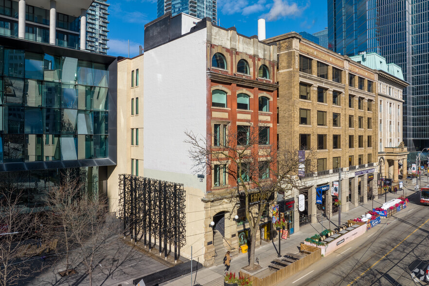 220 King St W, Toronto, ON for lease - Primary Photo - Image 1 of 4