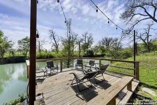 More details for 105 NW River Rd, Martindale, TX - Specialty for Sale