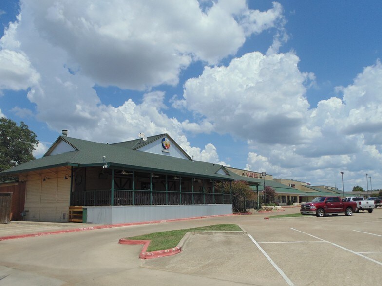 903915 Harvey Rd, College Station, TX 77840