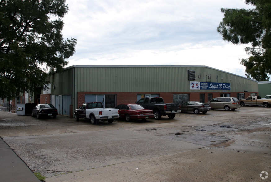 440-460 N Rockwell Ave, Oklahoma City, OK for lease - Building Photo - Image 2 of 5