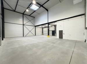 6 Avenue Du Vert Galant, Saint-Ouen-l'Aumône for lease Interior Photo- Image 2 of 8