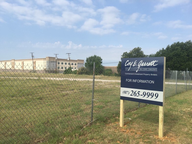 2942 W Division St, Arlington, TX for sale - Primary Photo - Image 1 of 1