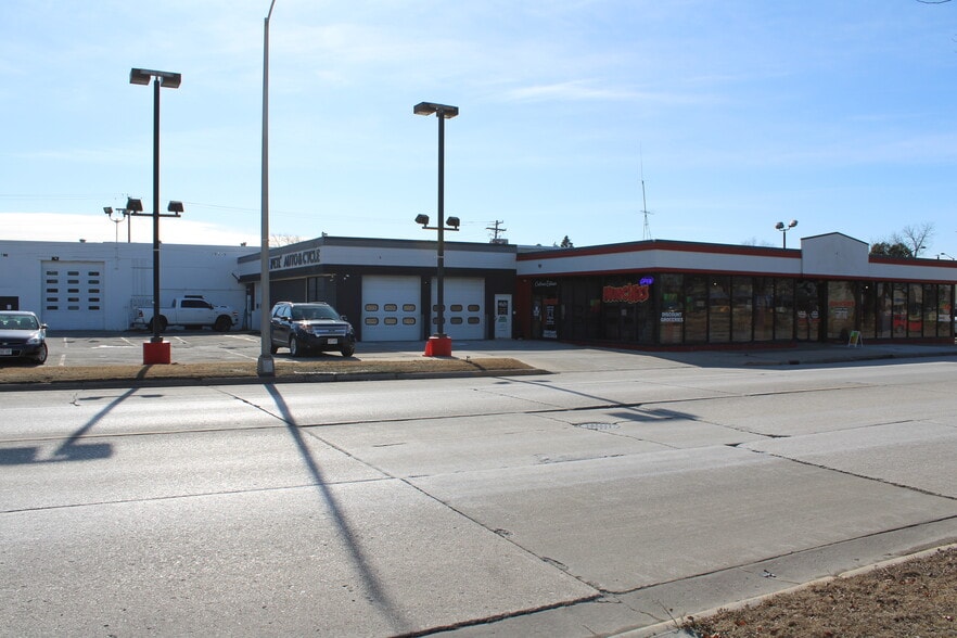 24 E Scott St, Fond Du Lac, WI for lease - Building Photo - Image 1 of 6
