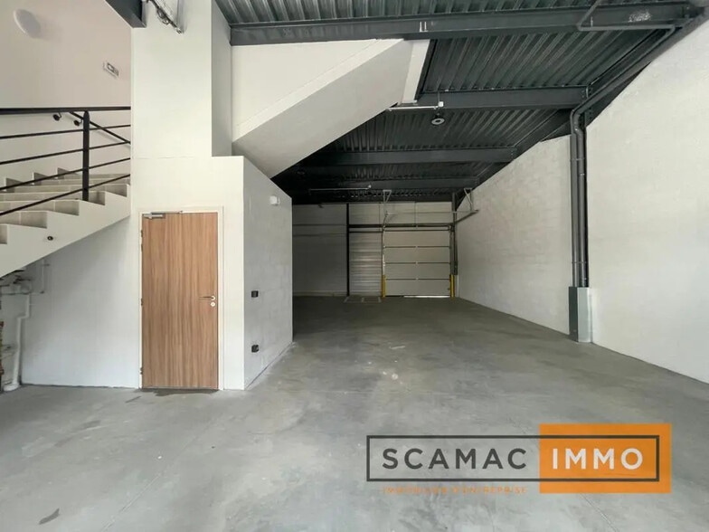 Flex in Fresnes for lease - Building Photo - Image 2 of 5