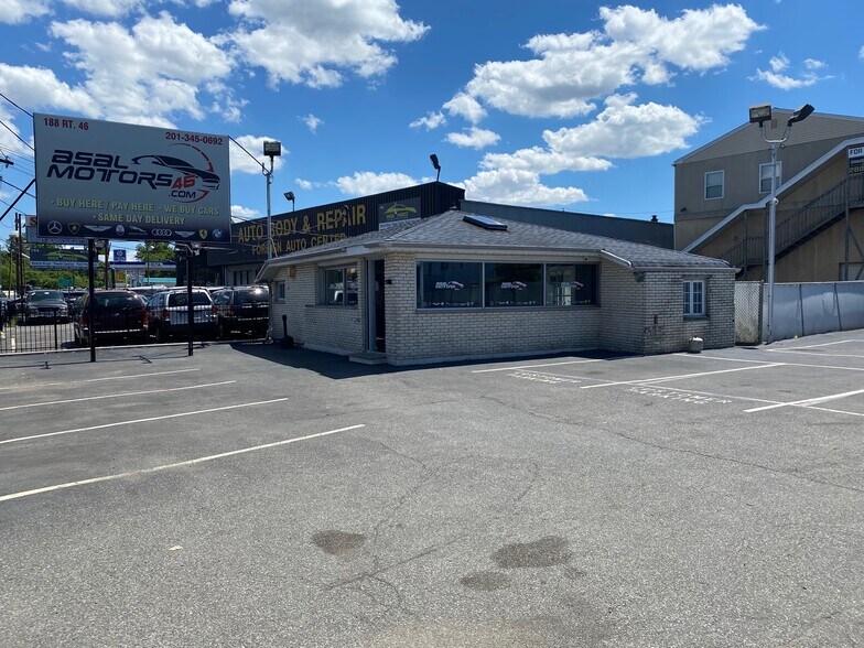 129 Pasadena Ave, Lodi, NJ 07644