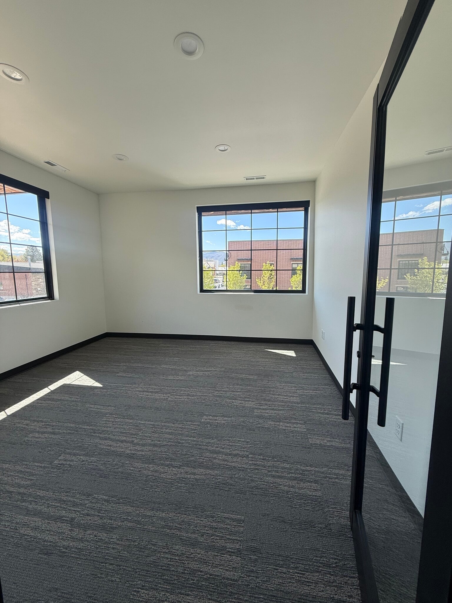 37 E 100 N, Heber City, UT for lease Interior Photo- Image 1 of 6