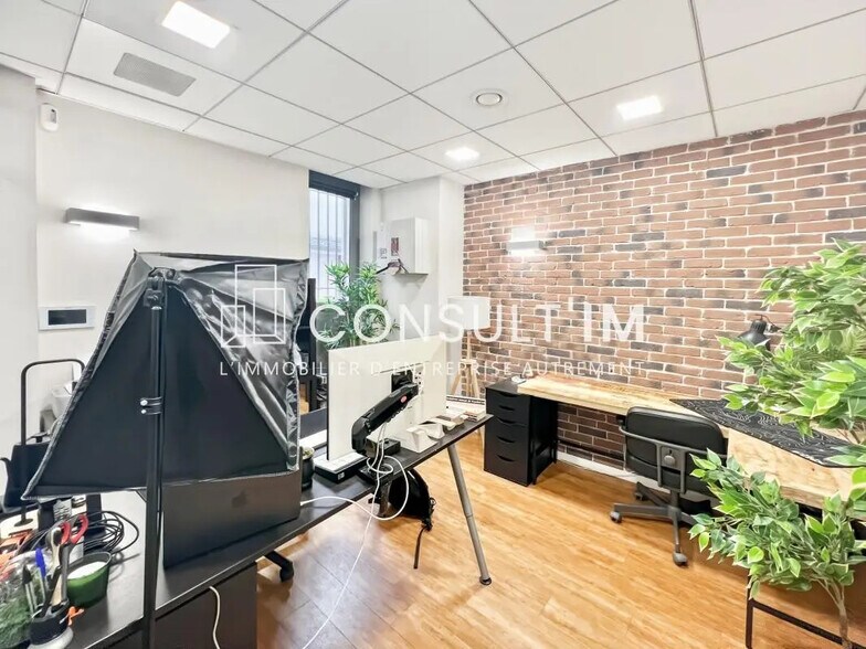 Office in Paris for lease - Building Photo - Image 2 of 9