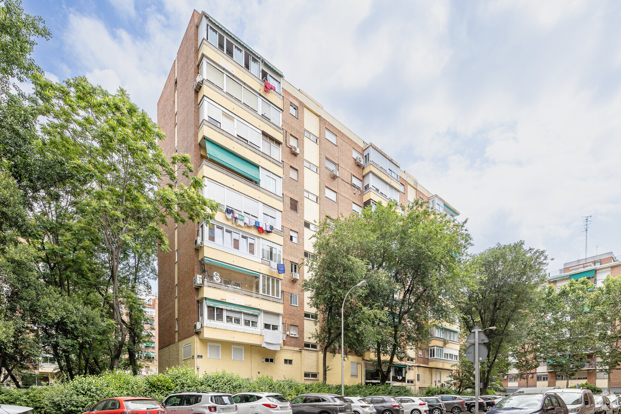 Calle de Aguilón, 11, Madrid, Madrid for sale Primary Photo- Image 1 of 1