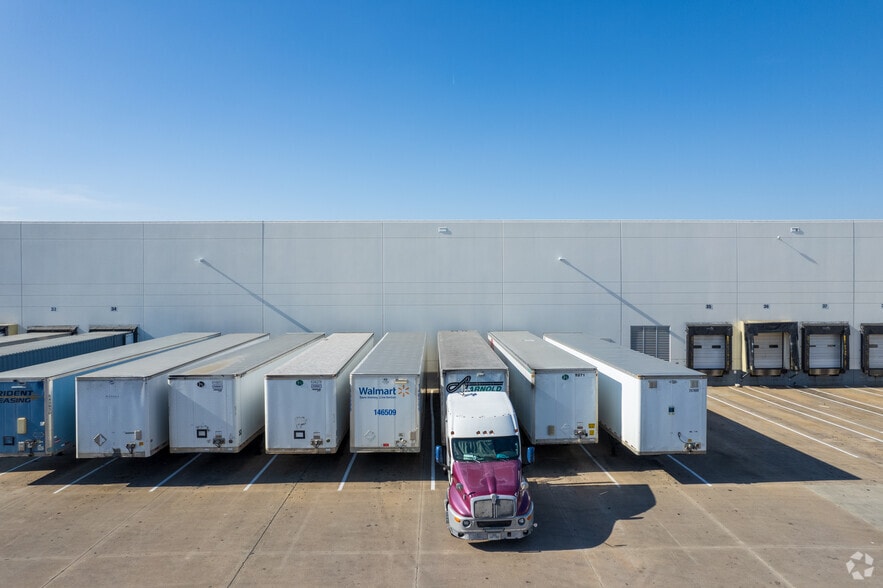 5601 Alliance Gateway Fwy, Fort Worth, TX for lease - Building Photo - Image 3 of 5