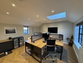 Sheen Ln, London for lease Interior Photo- Image 2 of 11