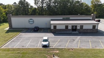 93 Old Dixie Hwy, Adairsville GA - Parking Garage