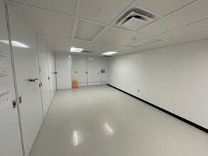 3510 Hopkins Pl N, Oakdale, MN for lease Interior Photo- Image 1 of 15