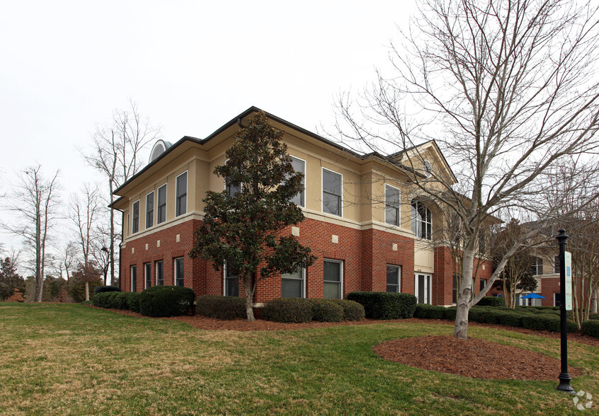 11610 N Community House Rd, Charlotte, NC for sale - Primary Photo - Image 1 of 1