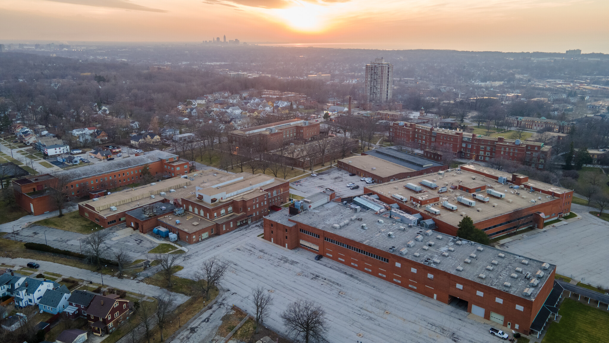 1975 Noble Rd, East Cleveland, OH for lease Building Photo- Image 1 of 30