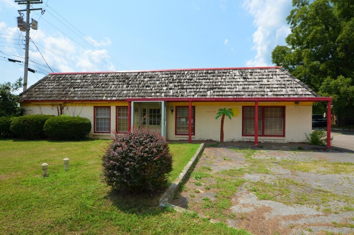 330 S Lincoln Blvd, Hodgenville, KY 42748
