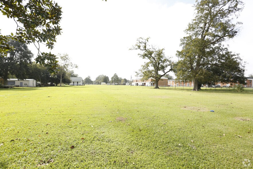 15877 River Rd, Hahnville, LA 70057