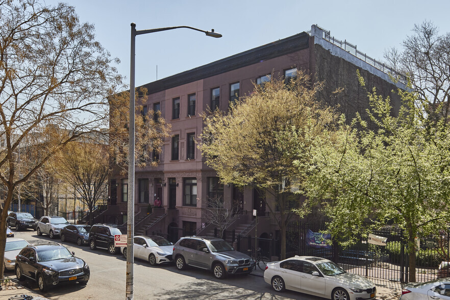 244 W 121st St, New York, NY for sale - Primary Photo - Image 1 of 8