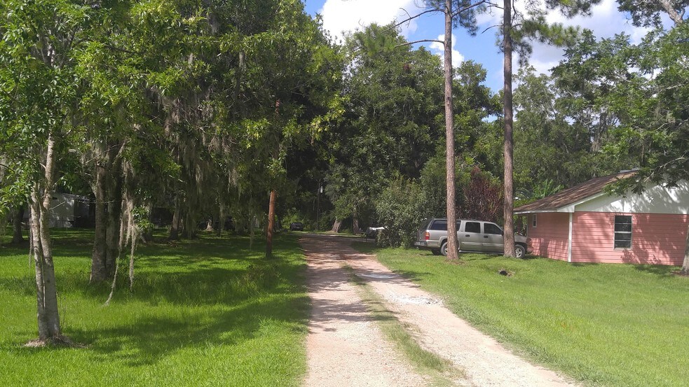 18059 County Rd 463, Brazoria, TX 77422