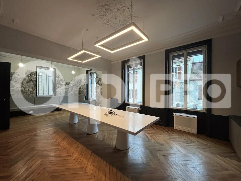 Office in Montluçon for lease Interior Photo- Image 1 of 8
