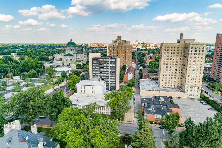 4494 Lindell Blvd, Saint Louis, MO for sale - Building Photo - Image 1 of 7