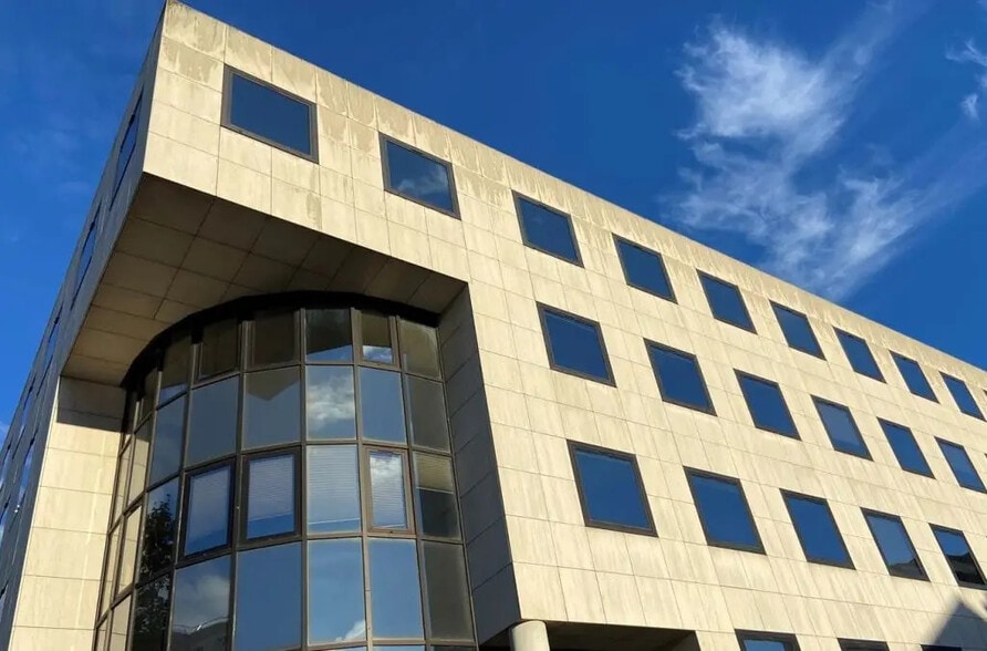 38-40 Rue Victor Hugo, Courbevoie for lease - Building Photo - Image 2 of 7