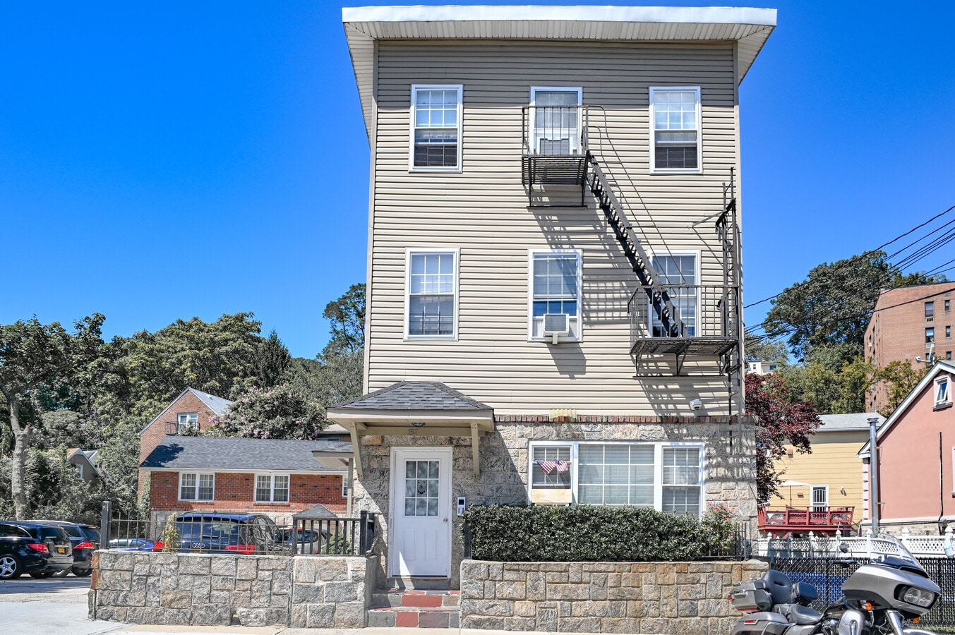 157 Crescent Pl, Yonkers, NY 10704 | LoopNet